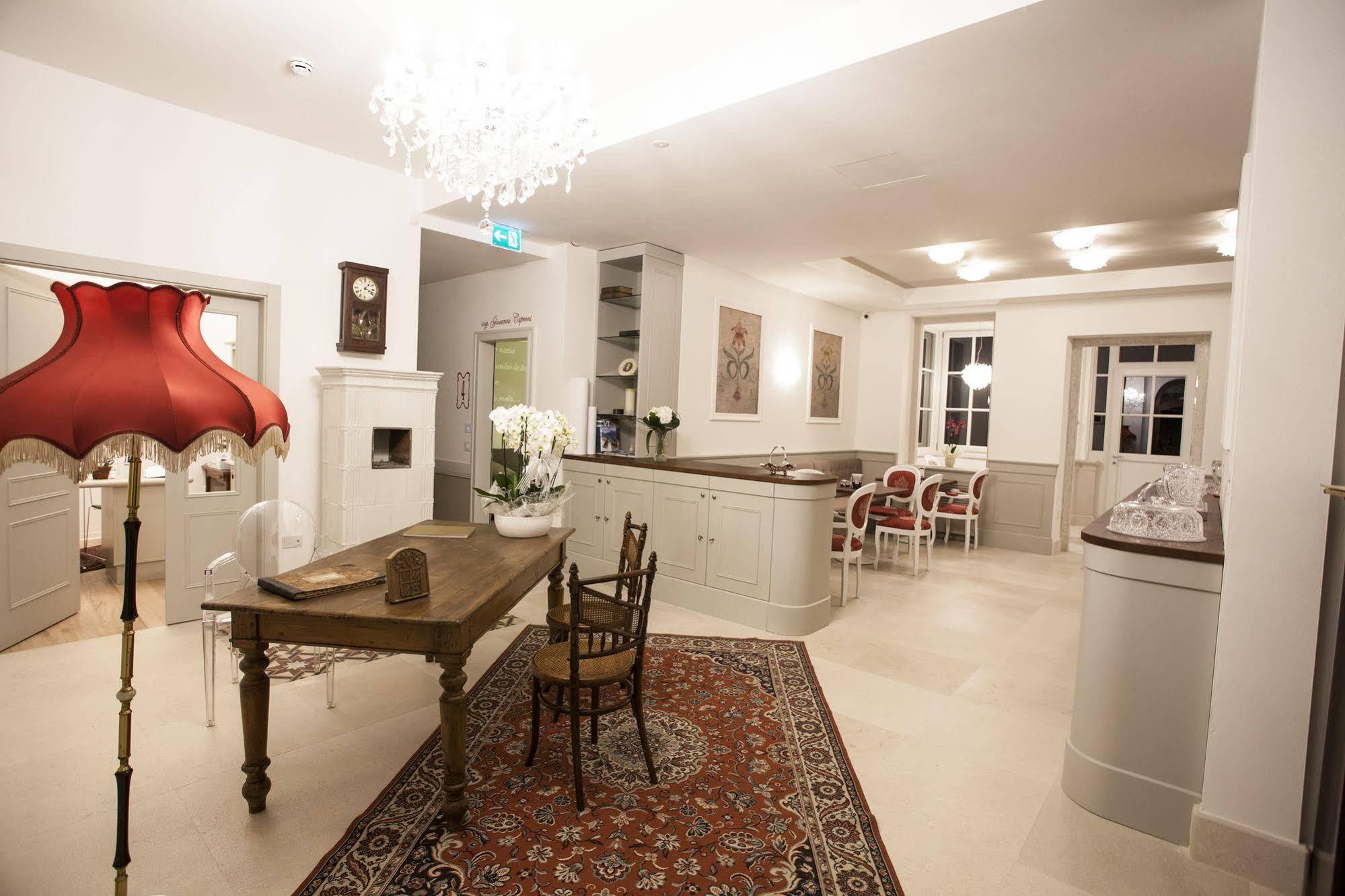 Italia Luxury Suites&apartments 3*