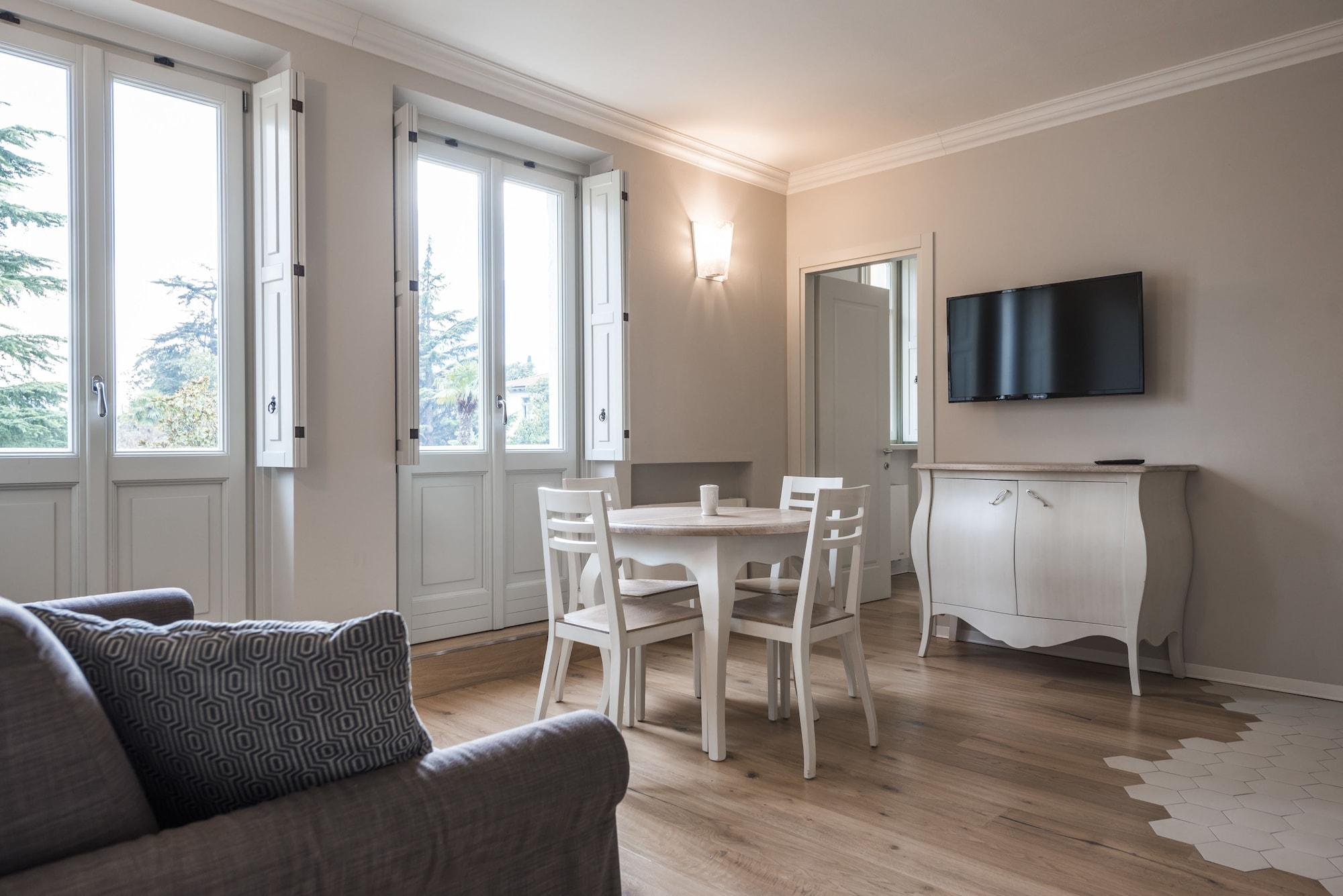 Italia Luxury And Aparthotel