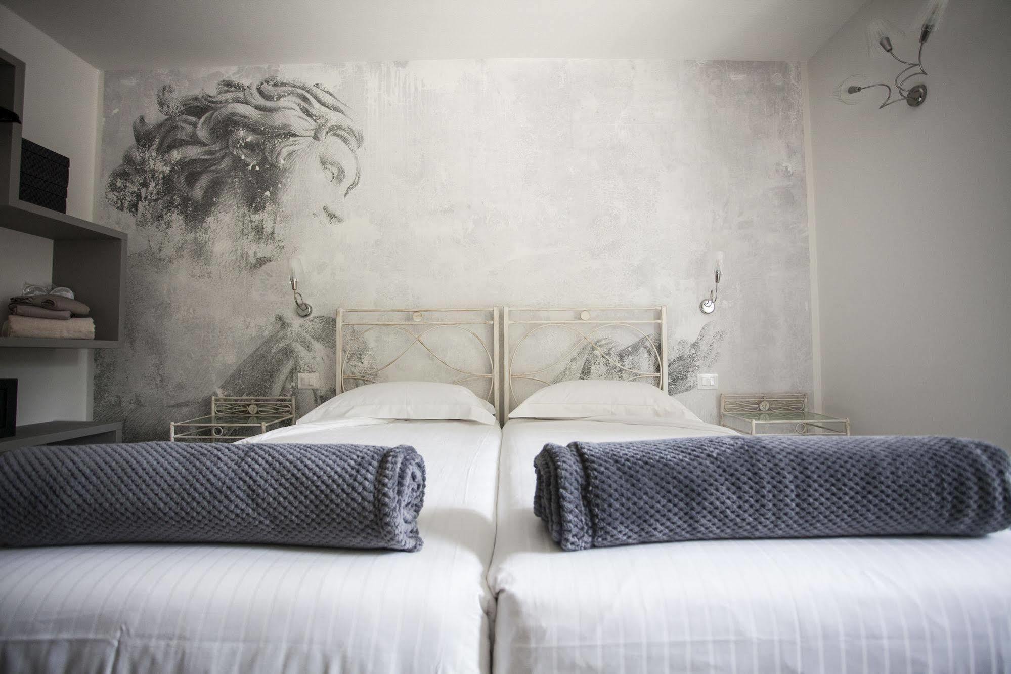 Italia Luxury And Aparthotel 3*