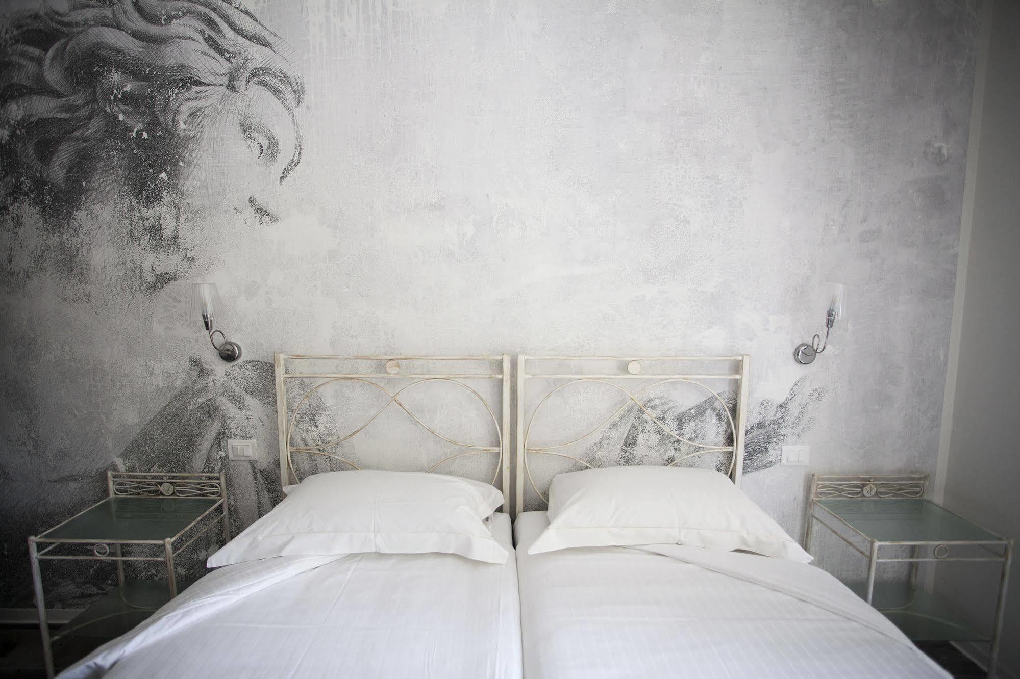 Italia Luxury And 3*