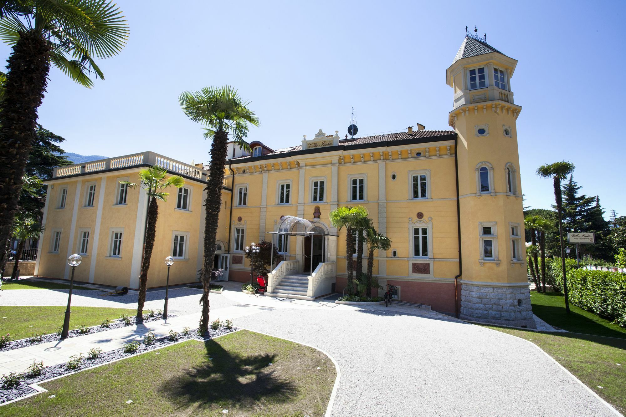 Italia Luxury And Arco